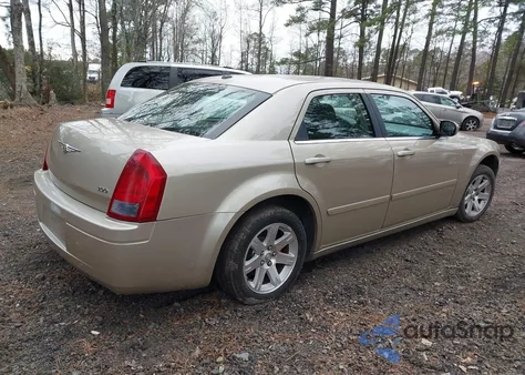 2006 Chrysler 300 из США, поврежденный, VIN 2C3LA43R96H282529